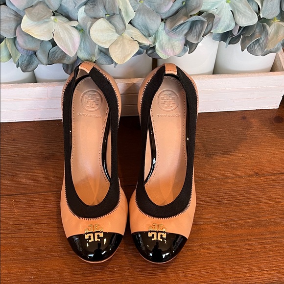 Tory Burch Shoes - Tory Burch Jolie 75MM Pump Classic Sheep Soft Patent Tory Beige/ Black